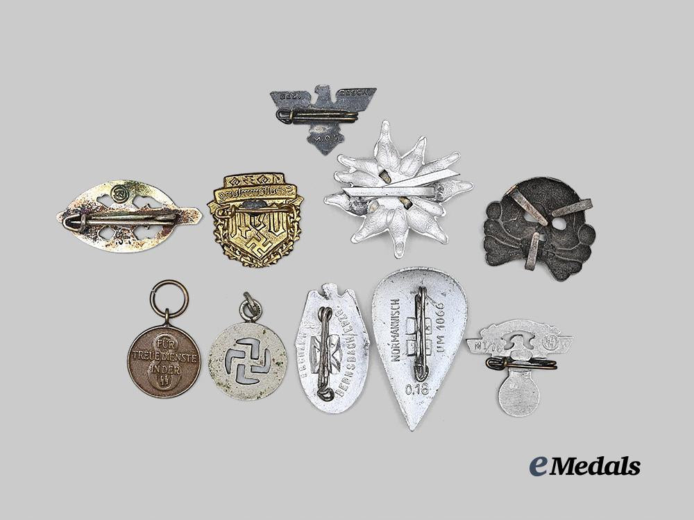 germany,_third_reich._a_lot_of_miniature_awards,_badges,_and_insignia_e_medals__g63586_3