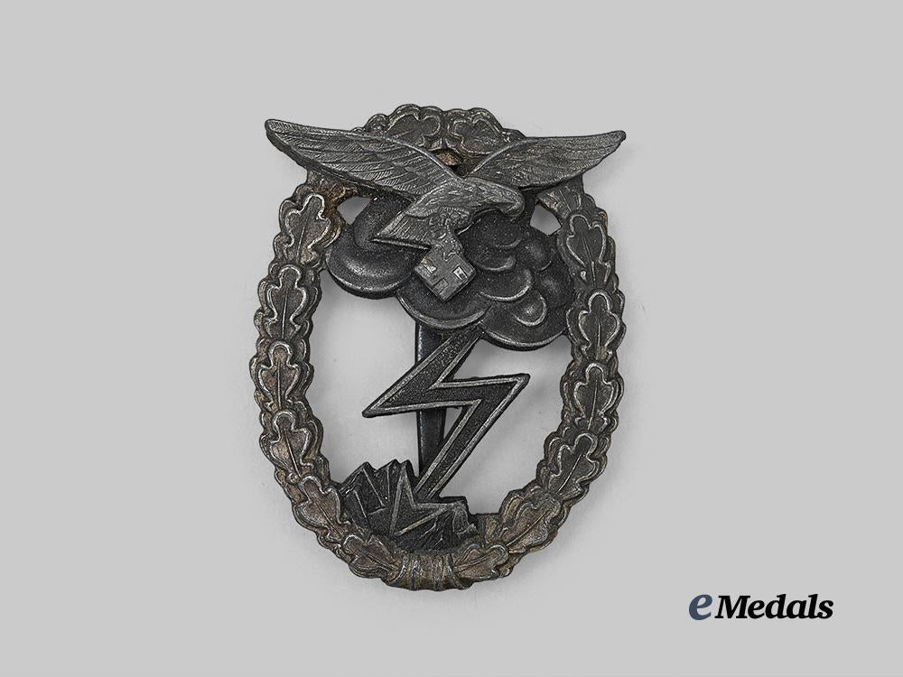 germany,_luftwaffe._a_ground_assault_badge,_by_rudolf_karneth&_söhne_e_medals__g63590_2