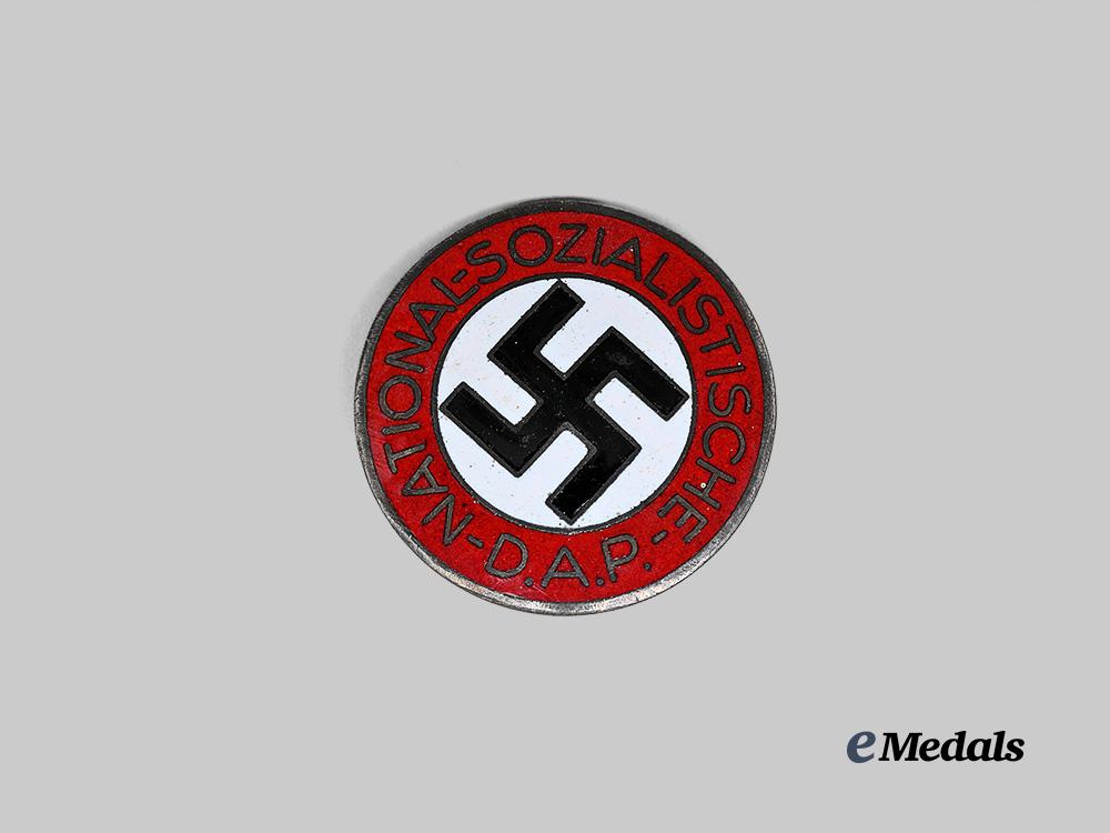 germany,_n_s_d_a_p._a_rare_membership_badge,_by_petz&_lorenz_e_medals__g63604_2