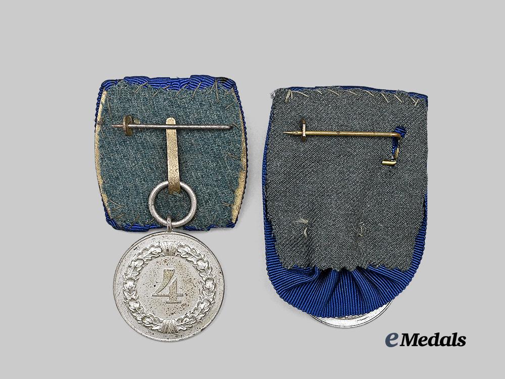 germany,_wehrmacht._a_pair_of4-_year_long_service_awards,_on_parade_mounts,_heer_and_luftwaffe_issue_e_medals__g63606_4