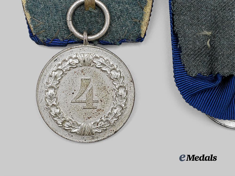 germany,_wehrmacht._a_pair_of4-_year_long_service_awards,_on_parade_mounts,_heer_and_luftwaffe_issue_e_medals__g63606_5