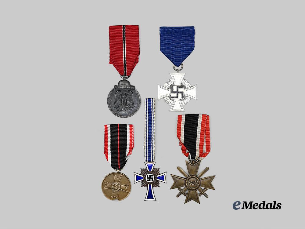 germany,_third_reich._a_lot_of_awards_for_military_and_civil_service_e_medals__g63607_2
