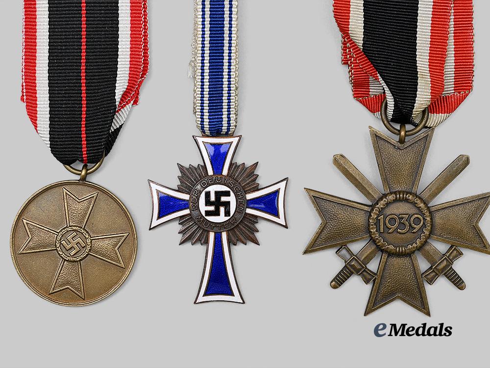 germany,_third_reich._a_lot_of_awards_for_military_and_civil_service_e_medals__g63607_3