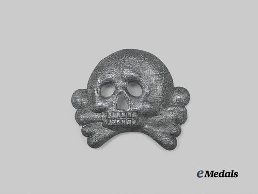 germany,_s_s._a_visor_cap_totenkopf_insingia,_first_pattern_e_medals__g63609_2