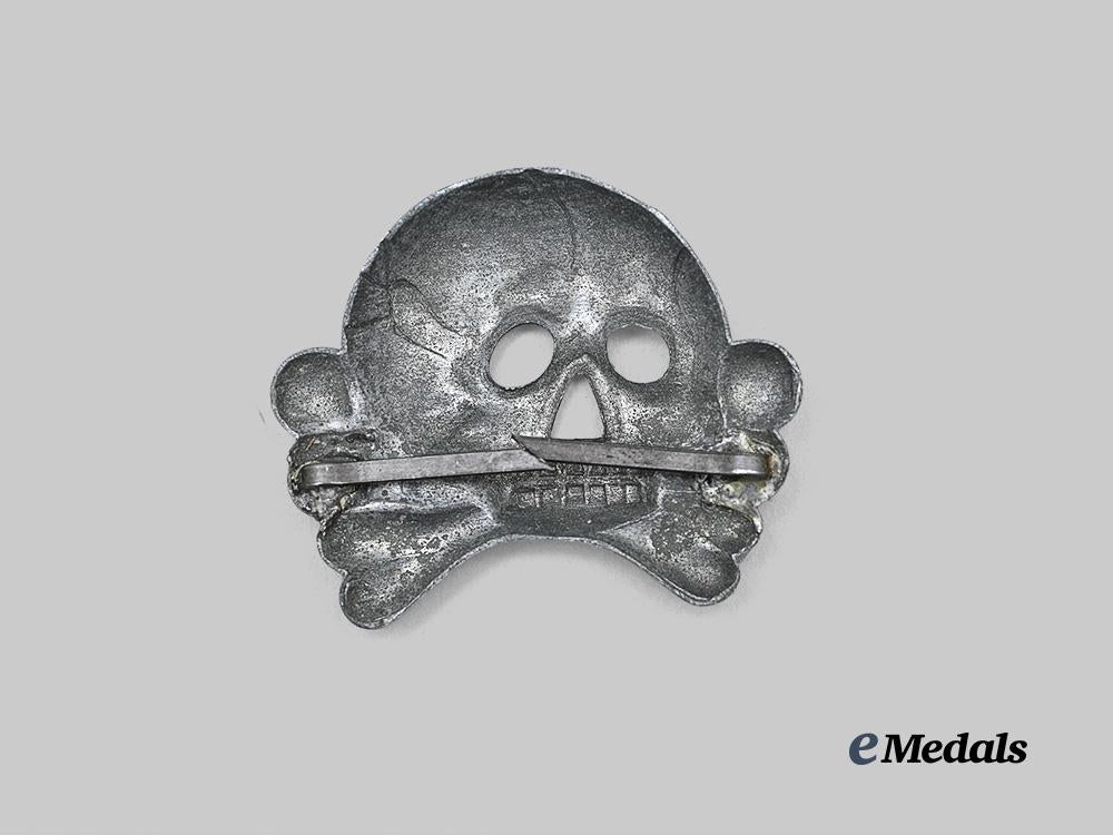 germany,_s_s._a_visor_cap_totenkopf_insingia,_first_pattern_e_medals__g63609_3