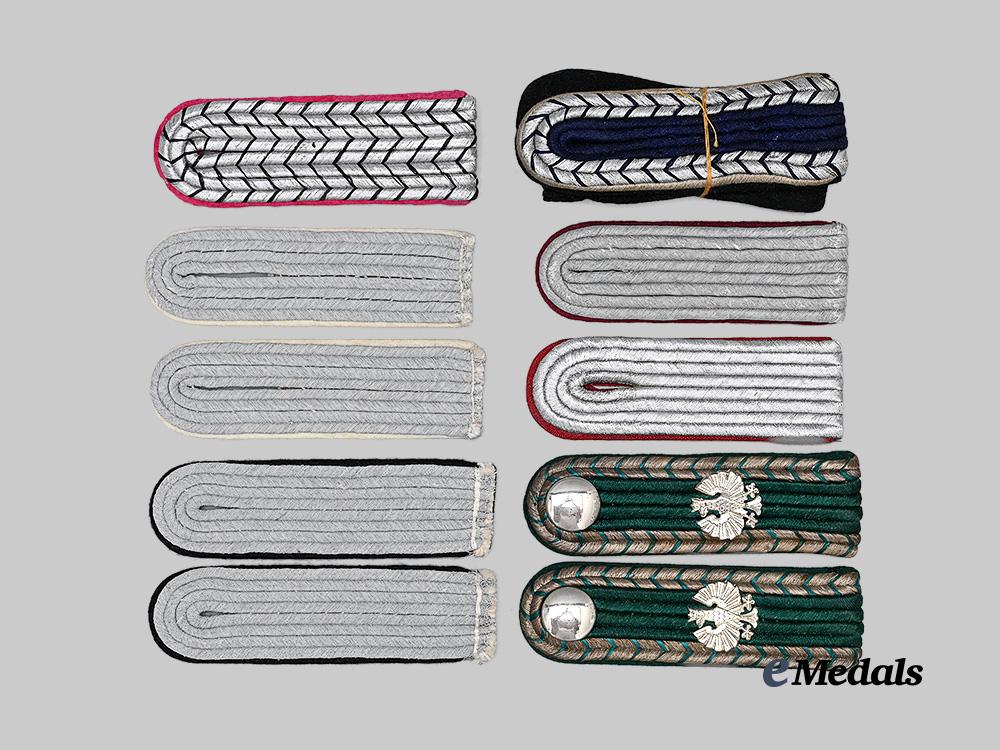 germany,_third_reich._a_mixed_lot_of_shoulder_boards_e_medals__g63613_2