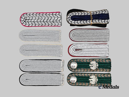 germany,_third_reich._a_mixed_lot_of_shoulder_boards_e_medals__g63613_2