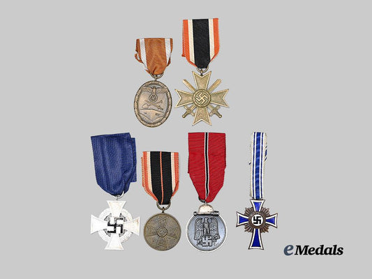 germany,_third_reich._a_lot_of_awards_for_military_and_civil_service_e_medals__g63615_2