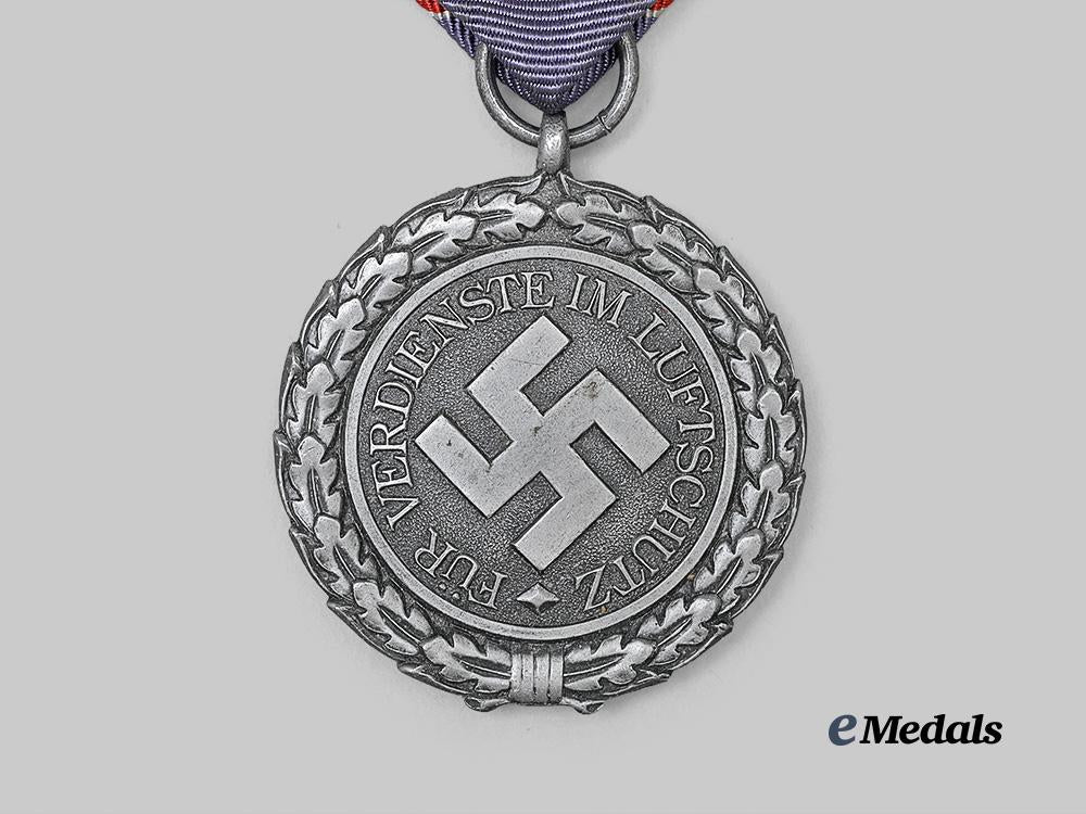germany,_third_reich._a_mint_air_defence_honour_decoration,_i_i_class,_with_case_e_medals__g63621_6