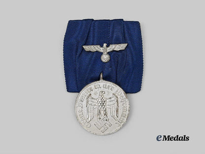 germany,_wehrmacht._a_long_service_award,_i_v_class_for_years,_on_parade_mount_e_medals__g63628_2