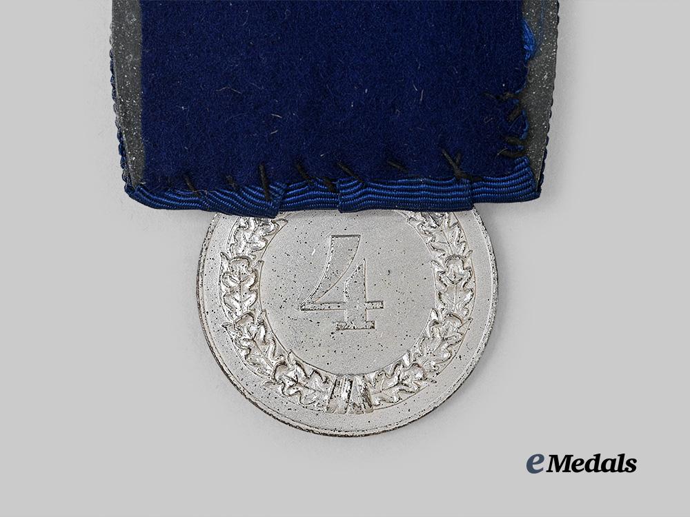 germany,_wehrmacht._a_long_service_award,_i_v_class_for_years,_on_parade_mount_e_medals__g63628_5
