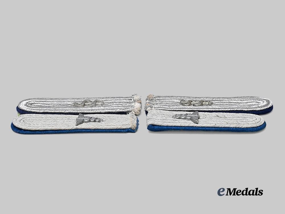 germany,_wehrmacht._a_lot_of_medical_personnel_shoulder_boards_for_leutnant_ranks_e_medals__g63630_4