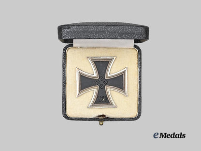 germany,_wehrmacht._a1939_iron_cross_i_class,_non-_magnetic_variant_with_case,_souval/_orth_crossover_e_medals__g63631_3