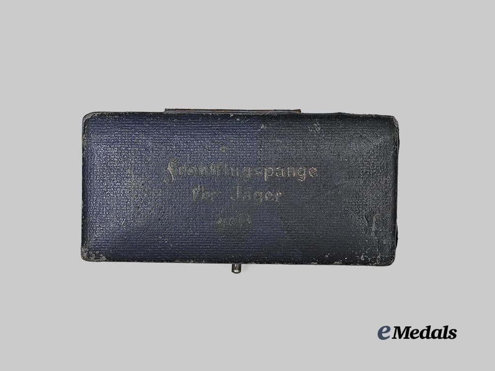 germany,_luftwaffe._a_short-_range_fighter_clasp,_gold_grade_with_case,_by_c._e._juncker_e_medals__g63634_2
