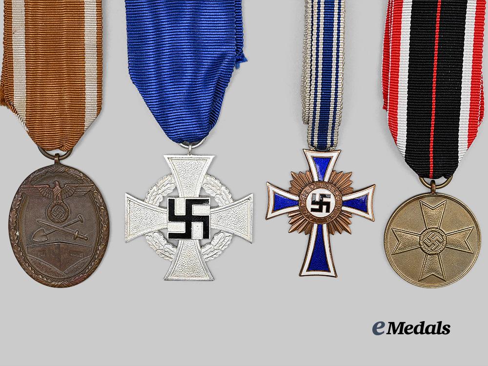 germany,_third_reich._a_mixed_lot_of_awards_for_military_and_civil_service_e_medals__g63635_3