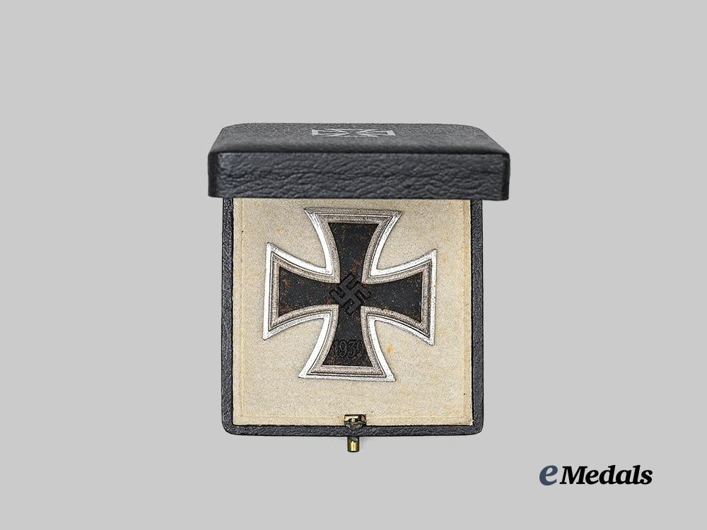 germany,_wehrmacht._a1939_iron_cross_i_class,_with_case,_double-_marked_example_by_c._f._zimmermann_e_medals__g63642_5