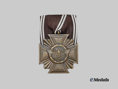 germany,_n_s_d_a_p._a_mint_long_service_award,_i_i_i_class_for10_years,_on_parade_mount_e_medals__g63643_2