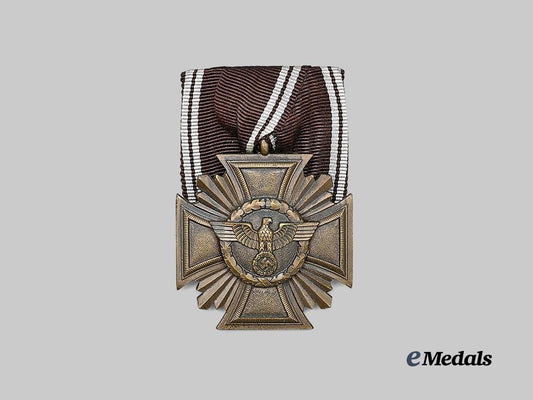 germany,_n_s_d_a_p._a_mint_long_service_award,_i_i_i_class_for10_years,_on_parade_mount_e_medals__g63643_2