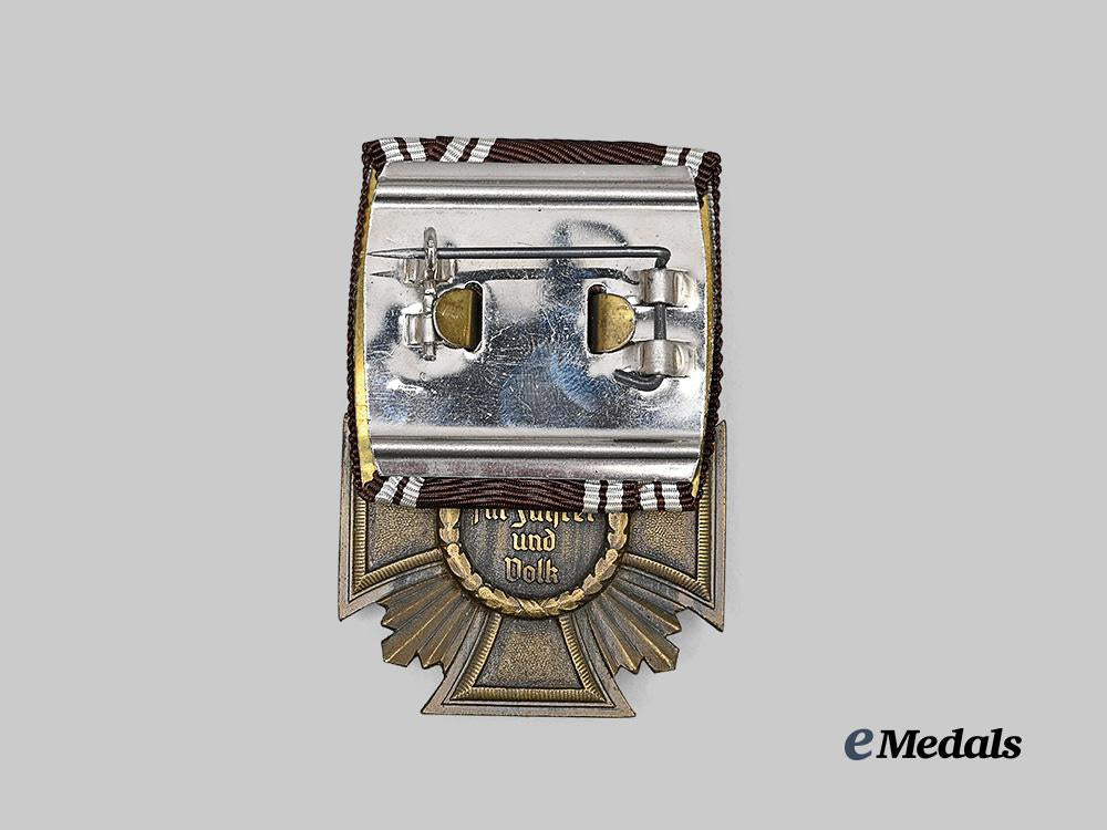 germany,_n_s_d_a_p._a_mint_long_service_award,_i_i_i_class_for10_years,_on_parade_mount_e_medals__g63643_4