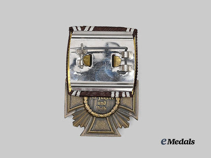 germany,_n_s_d_a_p._a_mint_long_service_award,_i_i_i_class_for10_years,_on_parade_mount_e_medals__g63643_4