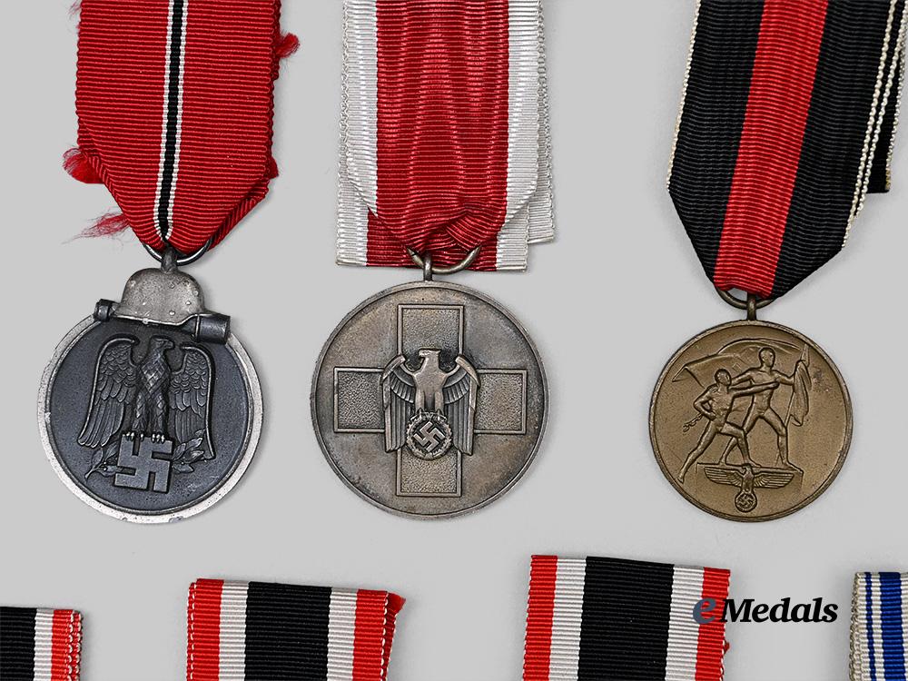 germany,_third_reich._a_mixed_lot_of_awards_for_military_and_civil_service_e_medals__g63646_11