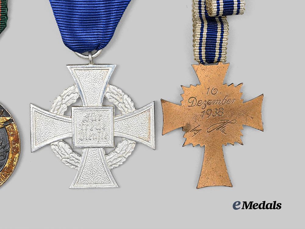 germany,_third_reich._a_mixed_lot_of_awards_for_military_and_civil_service_e_medals__g63650_7