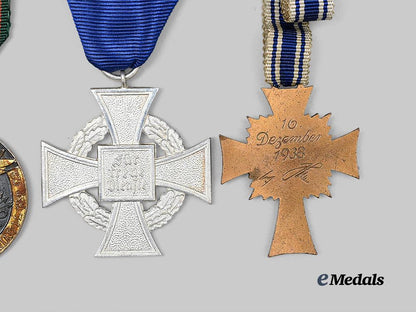 germany,_third_reich._a_mixed_lot_of_awards_for_military_and_civil_service_e_medals__g63650_7