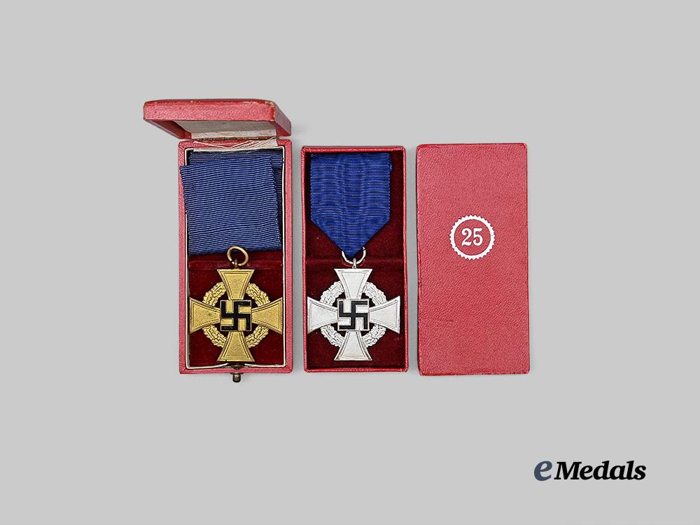 germany,_third_reich._a_pair_of_civil_service_long_service_awards,_for25_and40_years,_with_cases_e_medals__g63653_3