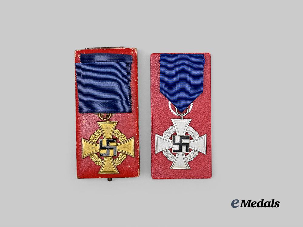 germany,_third_reich._a_pair_of_civil_service_long_service_awards,_for25_and40_years,_with_cases_e_medals__g63653_4