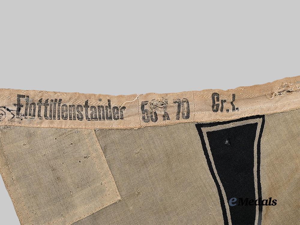 germany,_kriegsmarine._a_flotilla_pennant,_by_p&_co._e_medals__g63668_3