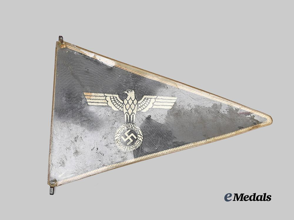 germany,_heer._an_officer’s_staff_car_fender_pennant_e_medals__g63669_2