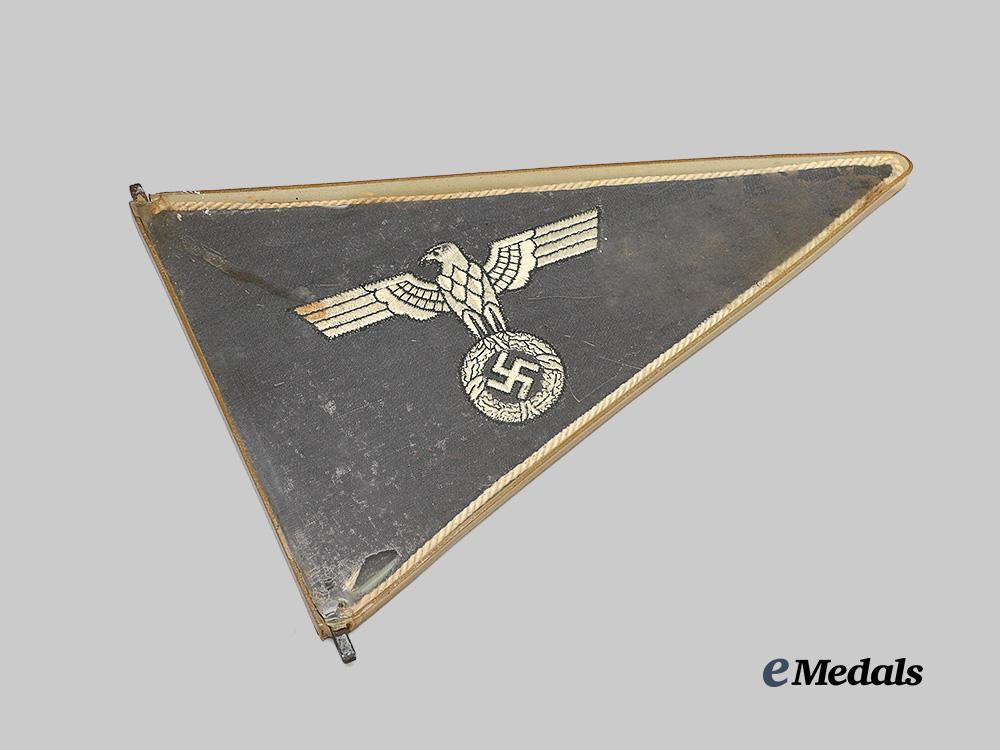 germany,_heer._an_officer’s_staff_car_fender_pennant_e_medals__g63669_3