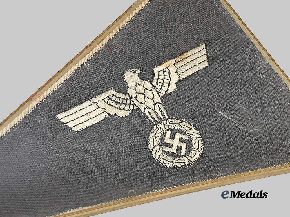 germany,_heer._an_officer’s_staff_car_fender_pennant_e_medals__g63669_6