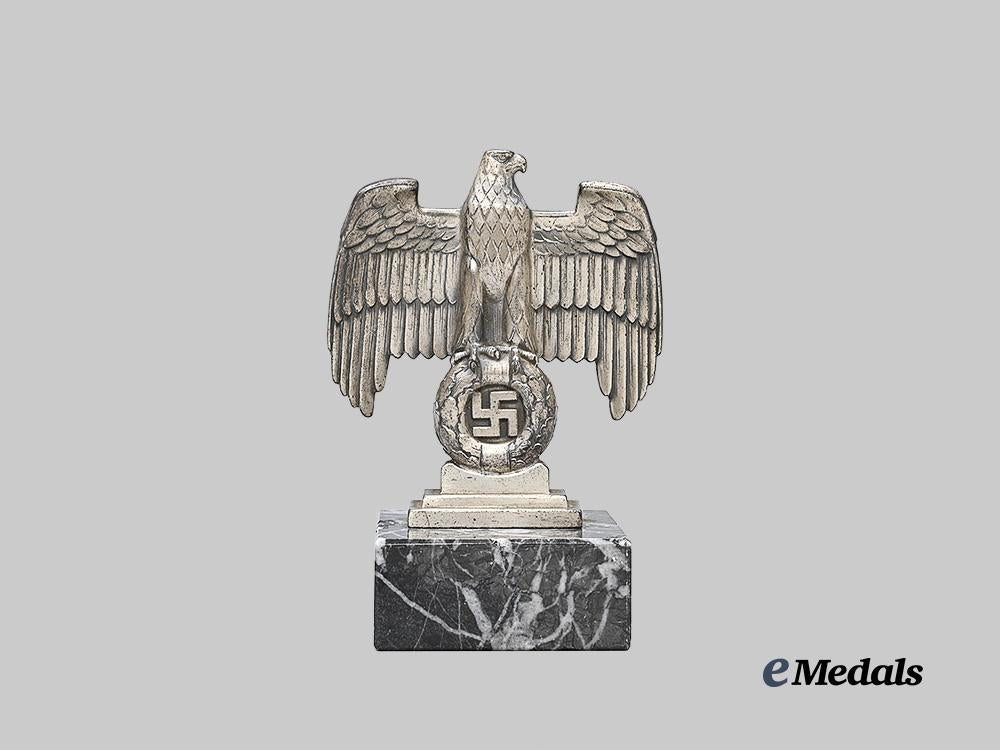 germany,_third_reich._a_patriotic_desk_eagle_e_medals__g63675_2