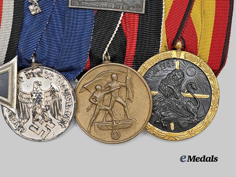 germany,_luftwaffe._a_medal_bar_for_second_world_war_and_condor_legion_service,_with_ribbon_bar_e_medals__g63679_3