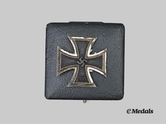 Germany, Wehrmacht. A 1939 Iron Cross I Class, with Case, by Wächtler & Lange