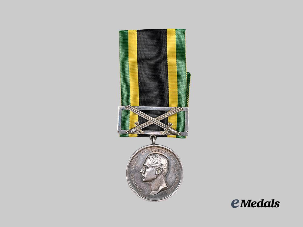 saxe-_weimar-_eisenach,_grand_duchy._a_general_honour_decoration,_silver_medal,_with_swords_e_medals__g63695_2