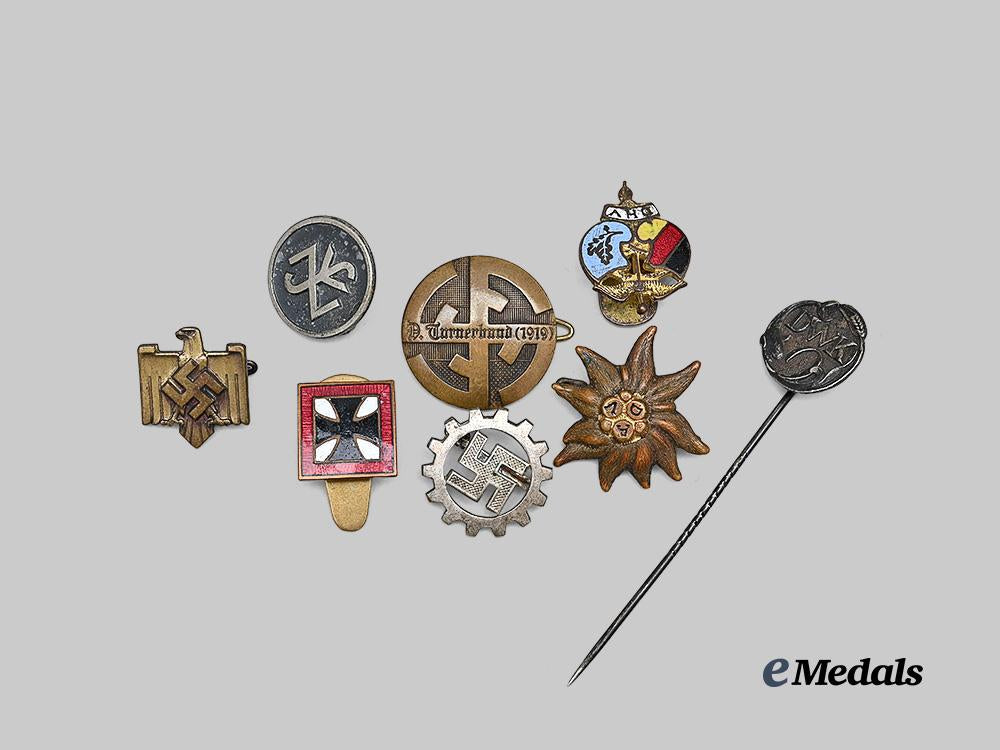 germany,_third_reich._a_mixed_lot_of_membership_badges_e_medals__g63708_2