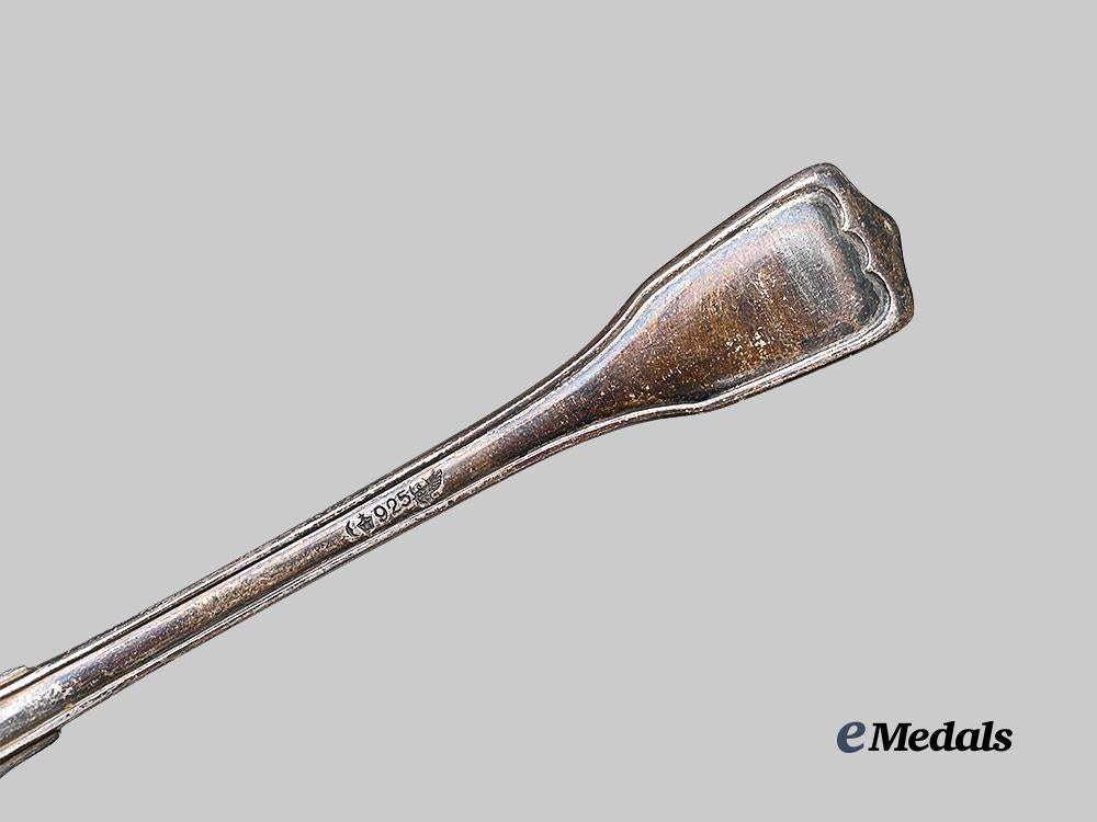 germany,_third_reich._a_reich_chancellery_silver_teaspoon,_by_körner&_proll_e_medals__g63712_5