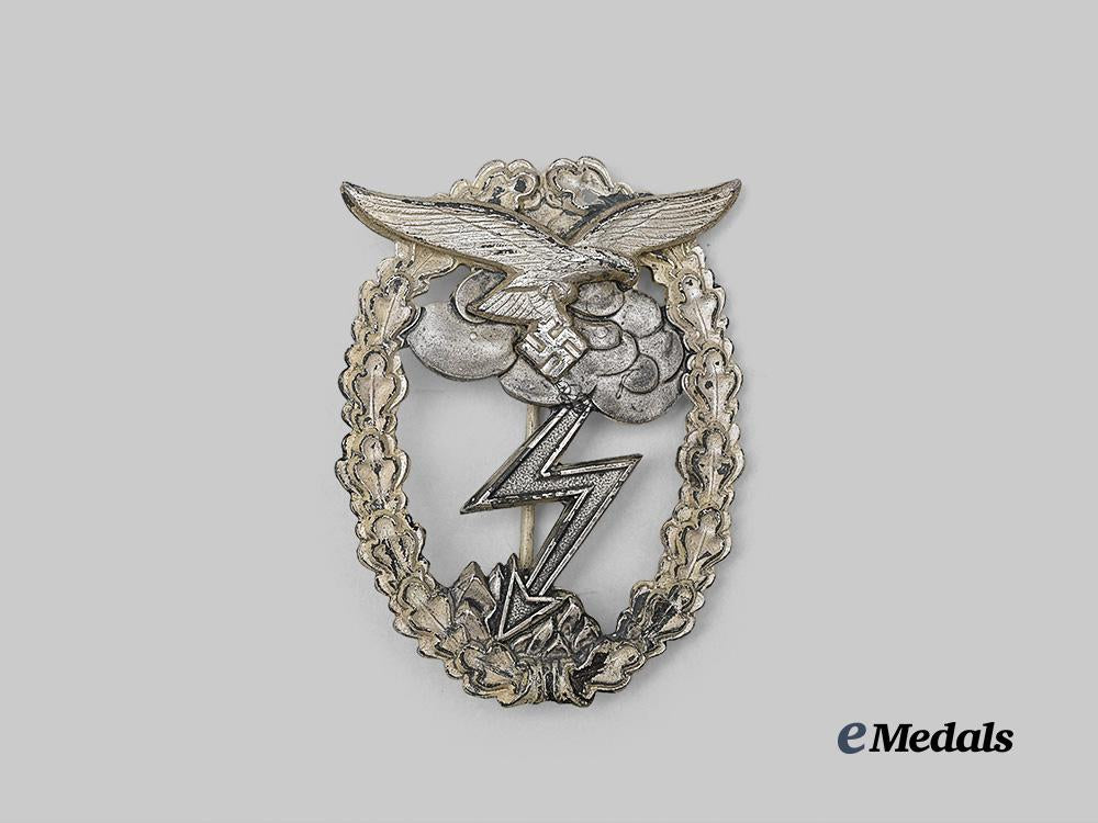 germany,_luftwaffe._a_ground_assault_badge,_refurbished_late-_war_example,_by_friedrich_linden_e_medals__g63716_2