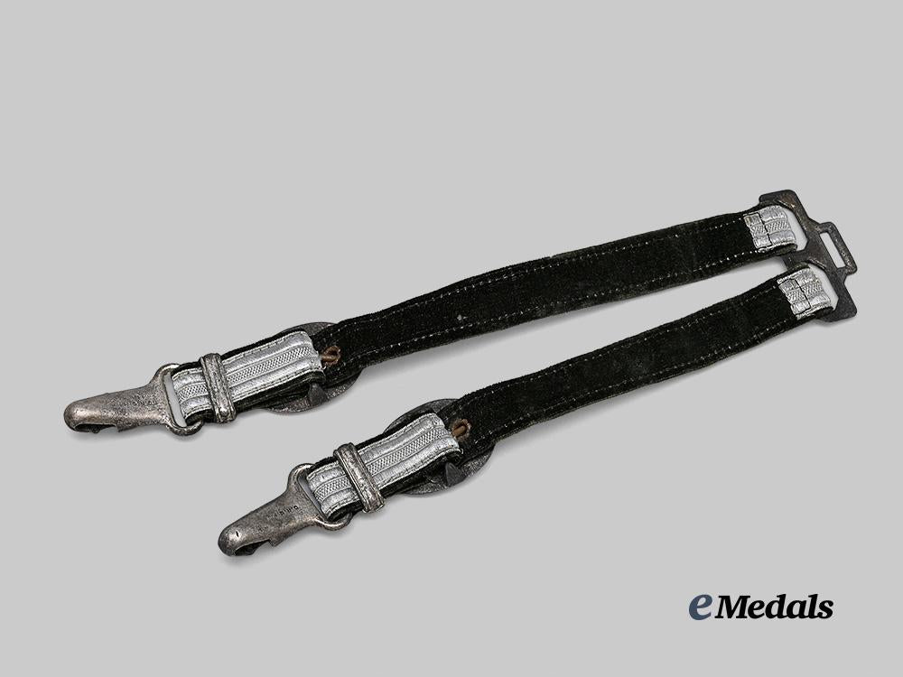 germany,_heer._an_officer’s_dagger_hanger_e_medals__g63719_4