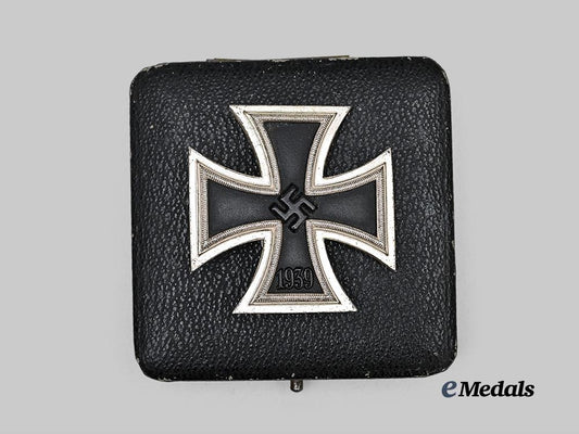 germany,_wehrmacht._a1939_iron_cross_i_class,_crunch_bead_variant,_with_case_e_medals__g63756_4