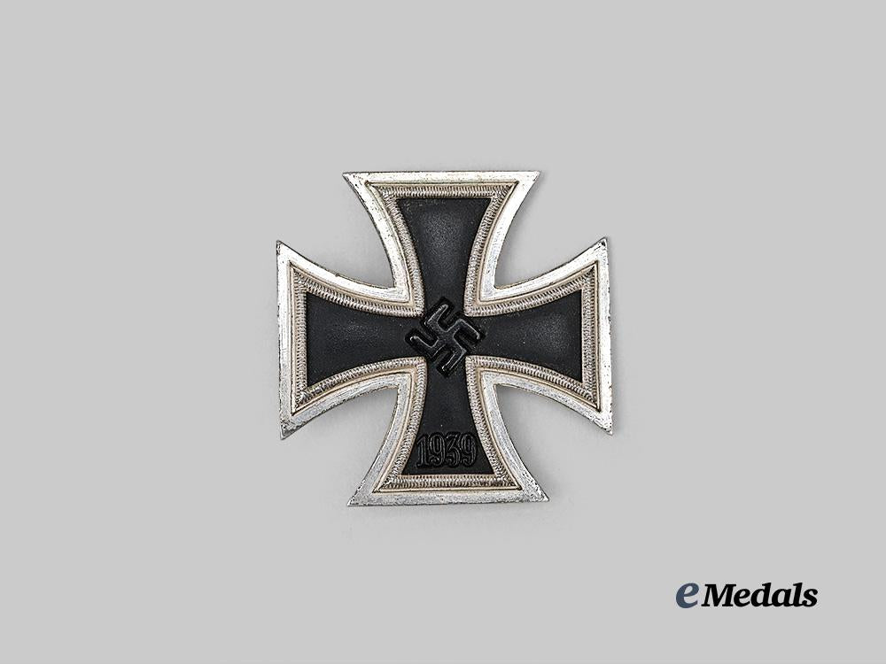 germany,_wehrmacht._a1939_iron_cross_i_class,_crunch_bead_variant,_with_case_e_medals__g63756_5