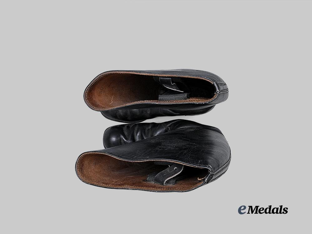 germany,_wehrmacht._a_pair_of_service_boots_for_officer_ranks_e_medals__g63762_6