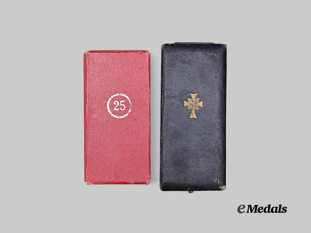 germany,_third_reich._a_pair_of_cased_civil_awards_e_medals__g63766_2