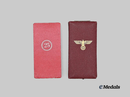 germany,_third_reich._a_paired_of_cased_awards_for_civil_and_occupation_service_e_medals__g63769_2