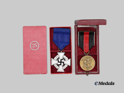 germany,_third_reich._a_paired_of_cased_awards_for_civil_and_occupation_service_e_medals__g63769_3