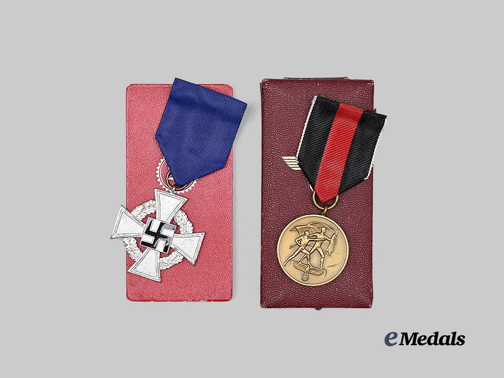 germany,_third_reich._a_paired_of_cased_awards_for_civil_and_occupation_service_e_medals__g63769_4