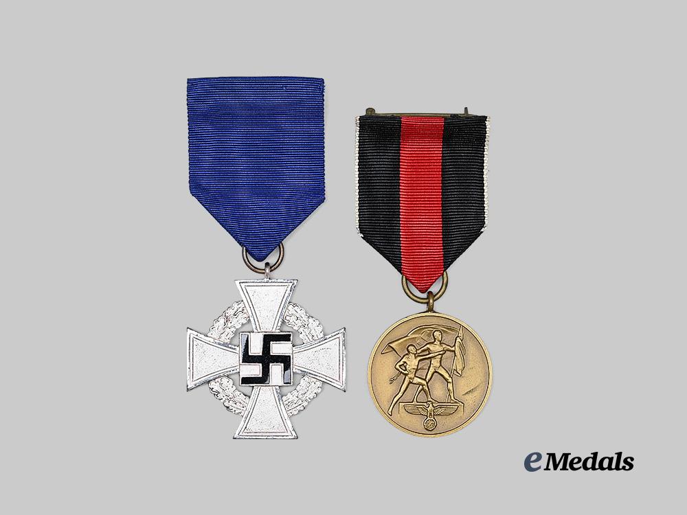 germany,_third_reich._a_paired_of_cased_awards_for_civil_and_occupation_service_e_medals__g63769_5