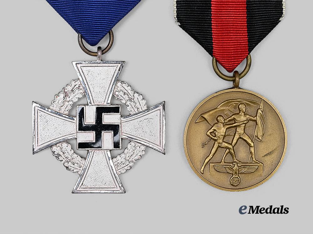 germany,_third_reich._a_paired_of_cased_awards_for_civil_and_occupation_service_e_medals__g63769_6